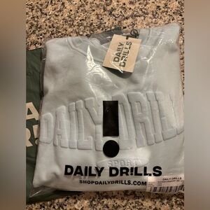 Daily Drills Lake Monochrome Sweatshirt size xs/s